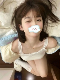 小愛   158   44   B+ 20歲  #淫蕩小騷妹粉嫩小乳等著你的吸  小粉穴期待被填滿